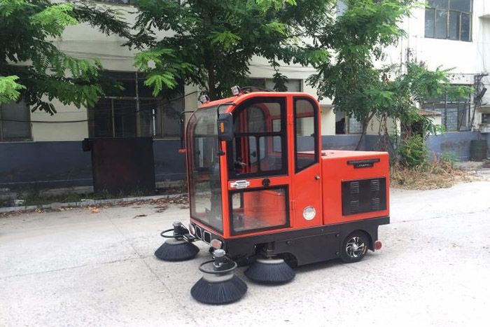 電動(dòng)掃地機(jī) 電動(dòng)掃地機(jī)